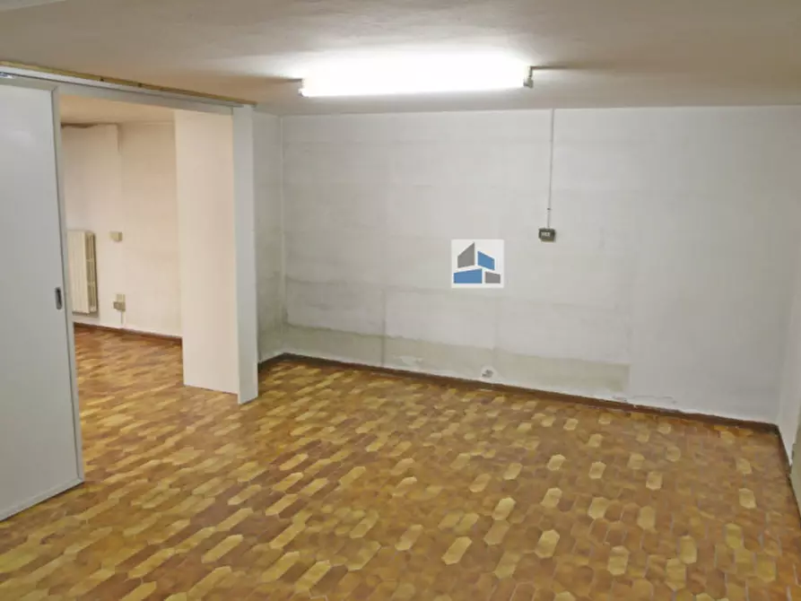 Immagine 7 di Negozio in affitto  in via rossini a Salzano