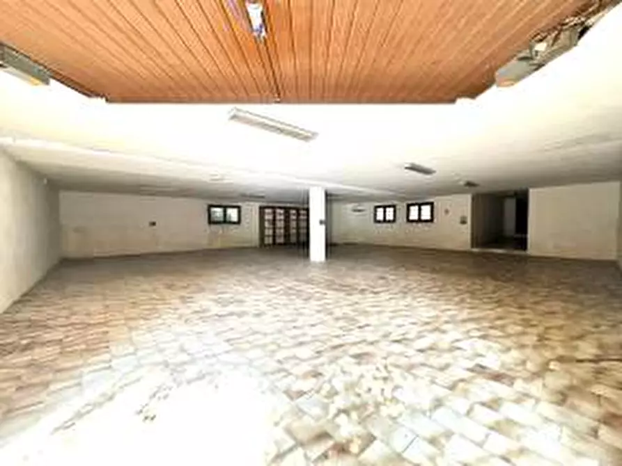 Immagine 24 di Villa in vendita  a Montebelluna