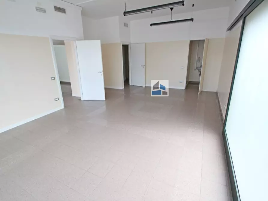 Immagine 2 di Negozio in affitto  in Via Rossini a Salzano