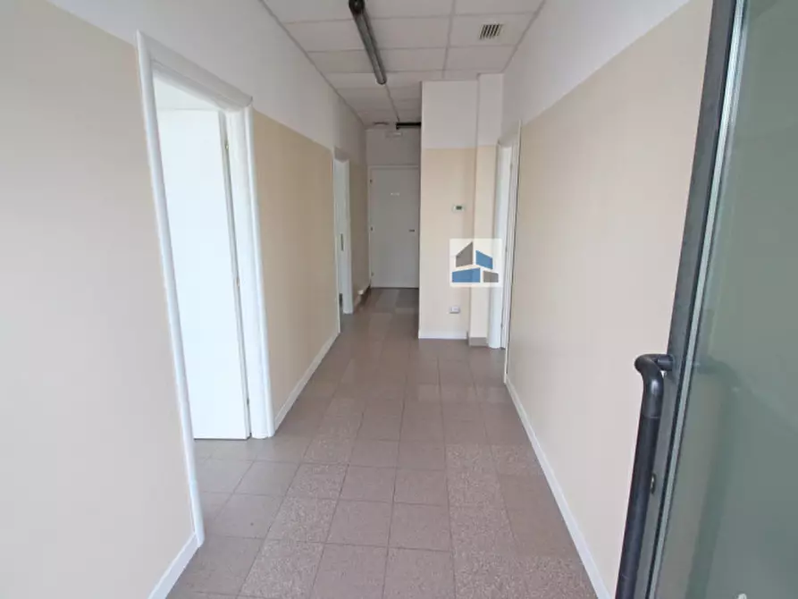 Immagine 3 di Negozio in affitto  in Via Rossini a Salzano