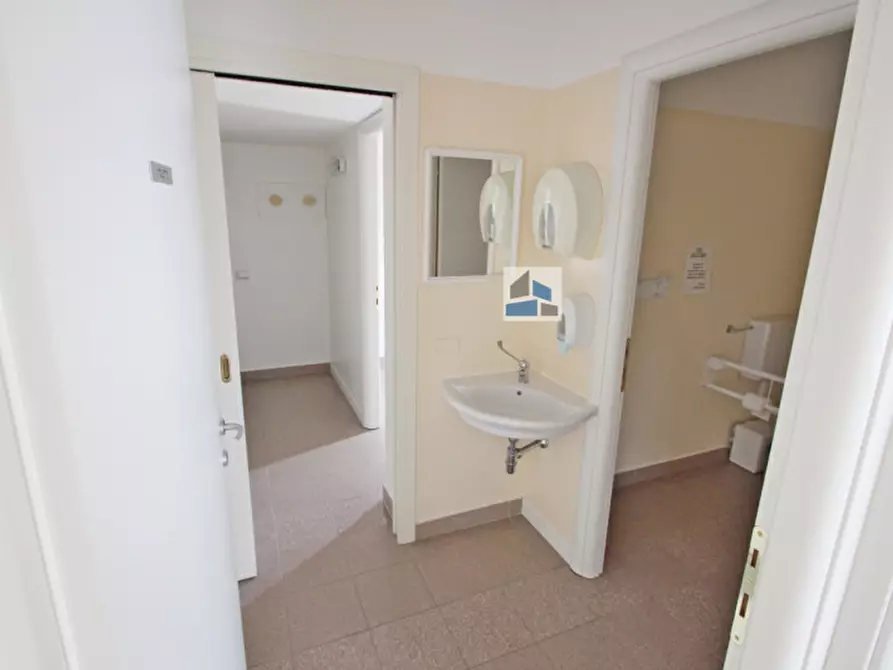 Immagine 5 di Negozio in affitto  in Via Rossini a Salzano