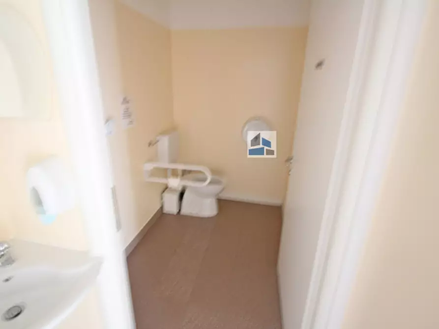 Immagine 6 di Negozio in affitto  in Via Rossini a Salzano