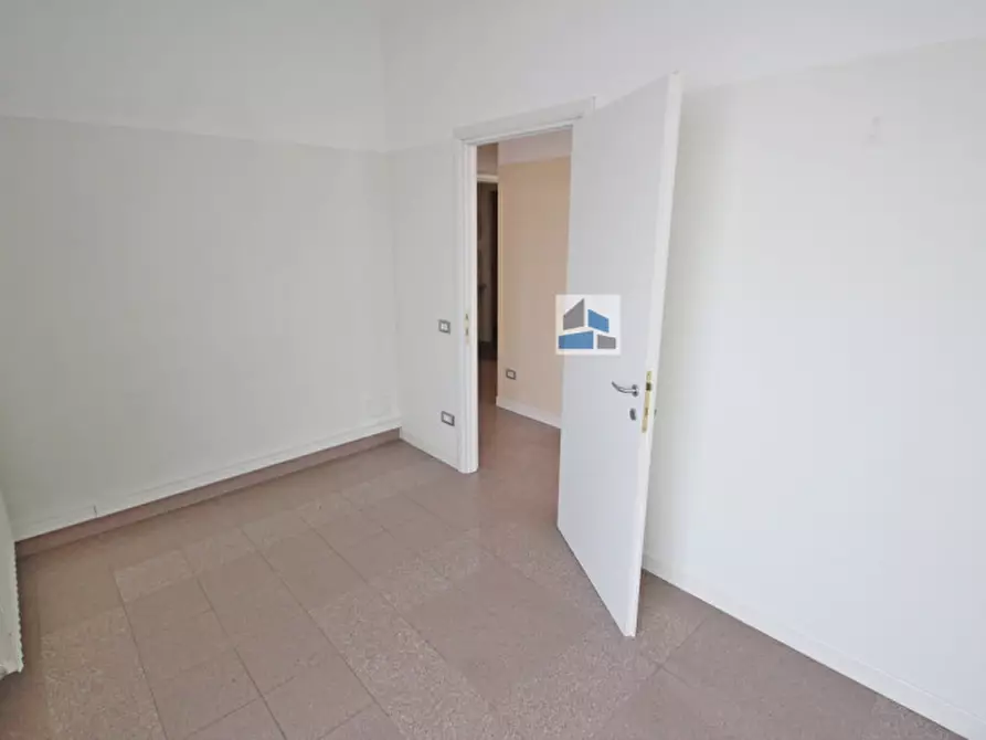 Immagine 7 di Negozio in affitto  in Via Rossini a Salzano