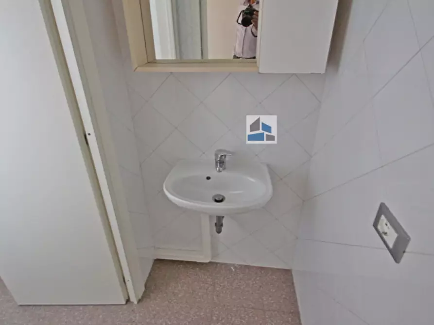 Immagine 8 di Negozio in affitto  in Via Rossini a Salzano