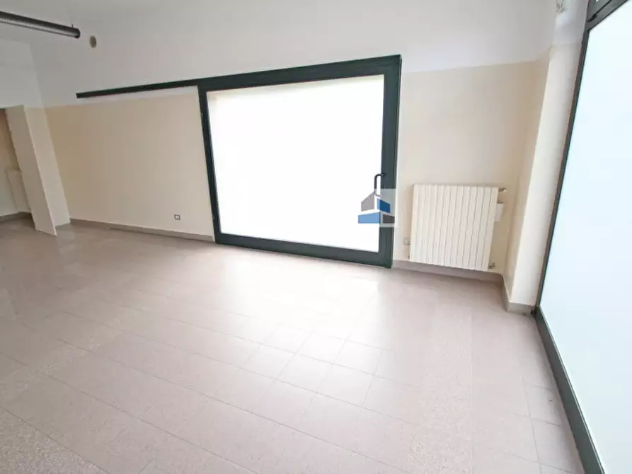 Immagine 10 di Negozio in affitto  in Via Rossini a Salzano