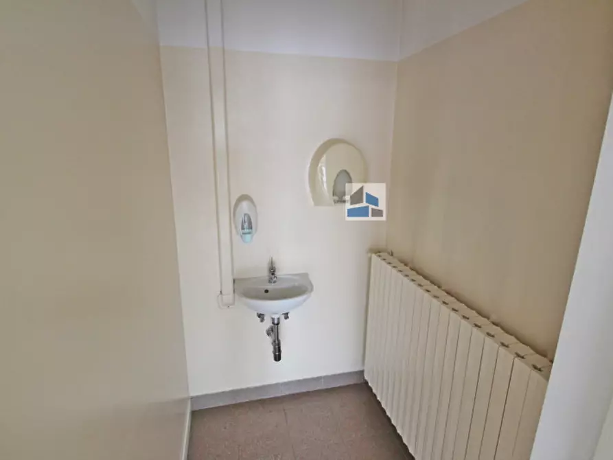 Immagine 11 di Negozio in affitto  in Via Rossini a Salzano