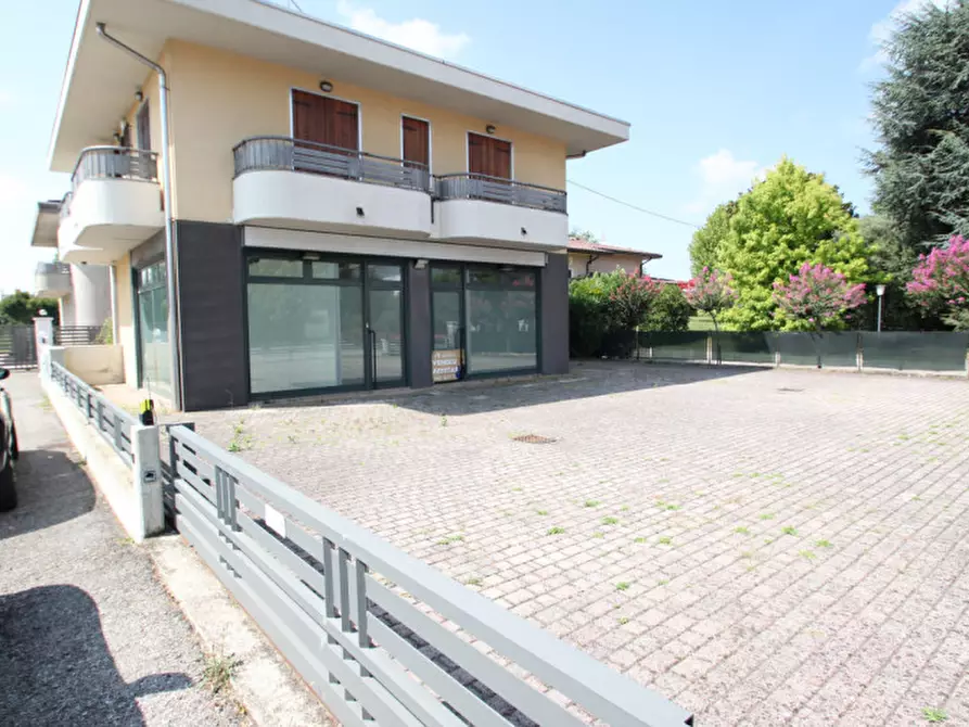 Immagine 12 di Negozio in affitto  in Via XXV Aprile 14 a Salzano