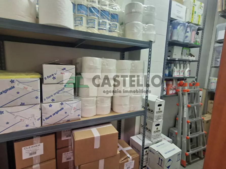 Immagine 10 di Negozio in vendita  in Via Montà a Padova