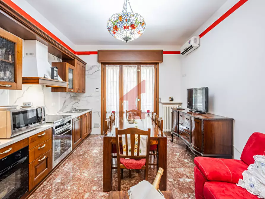 Immagine 1 di Appartamento in vendita  in Via Ezio Vanoni a Parma