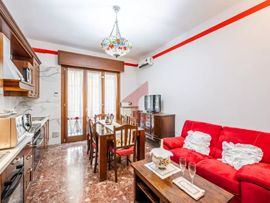 Immagine 2 di Appartamento in vendita  in Via Ezio Vanoni a Parma