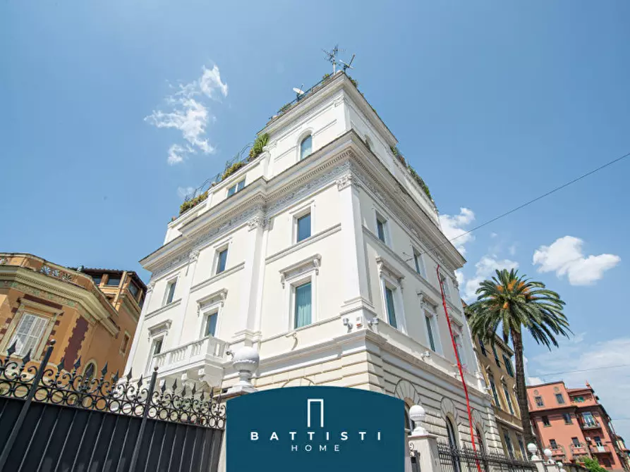 Immagine 1 di Palazzo in vendita  in Via Giovanni Battista Morgagni a Roma