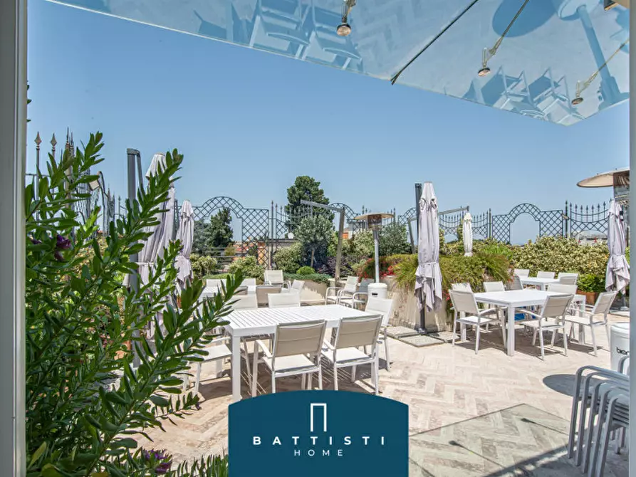 Immagine 3 di Palazzo in vendita  in Via Giovanni Battista Morgagni a Roma