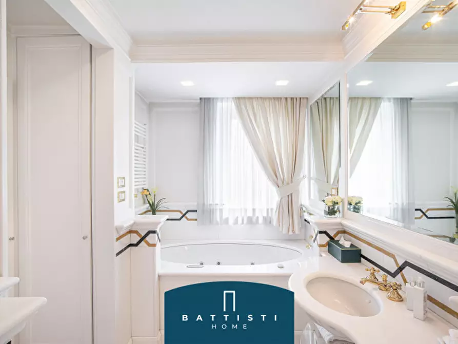 Immagine 17 di Palazzo in vendita  in Via Giovanni Battista Morgagni a Roma