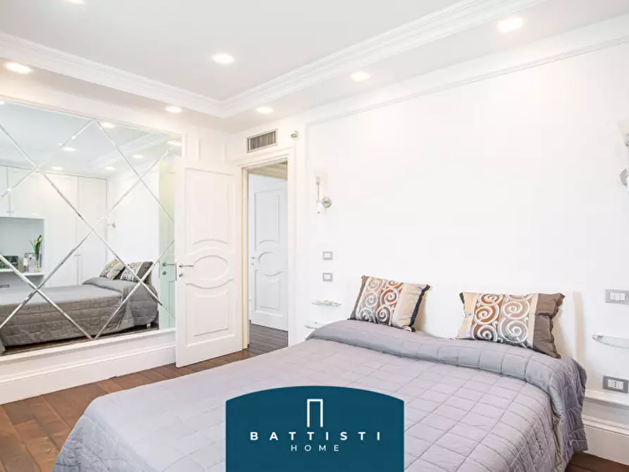 Immagine 21 di Palazzo in vendita  in Via Giovanni Battista Morgagni a Roma