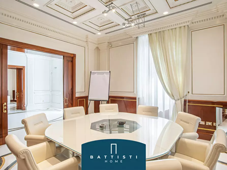 Immagine 42 di Palazzo in vendita  in Via Giovanni Battista Morgagni a Roma