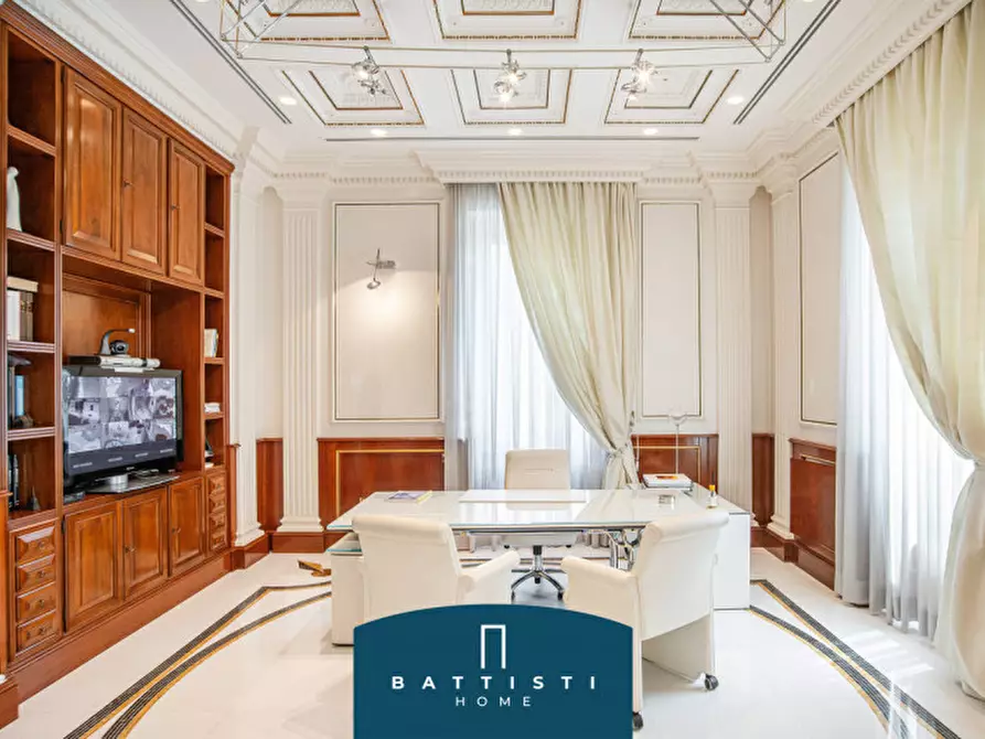 Immagine 43 di Palazzo in vendita  in Via Giovanni Battista Morgagni a Roma