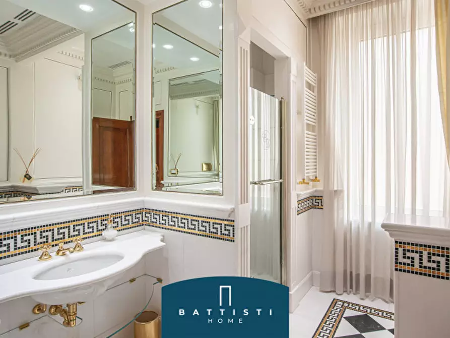 Immagine 46 di Palazzo in vendita  in Via Giovanni Battista Morgagni a Roma