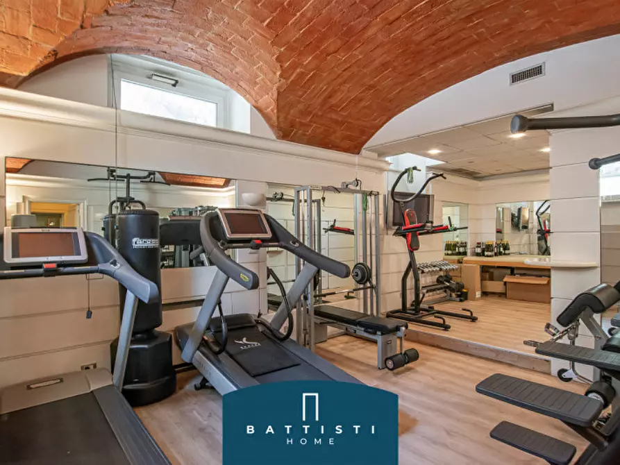 Immagine 56 di Palazzo in vendita  in Via Giovanni Battista Morgagni a Roma