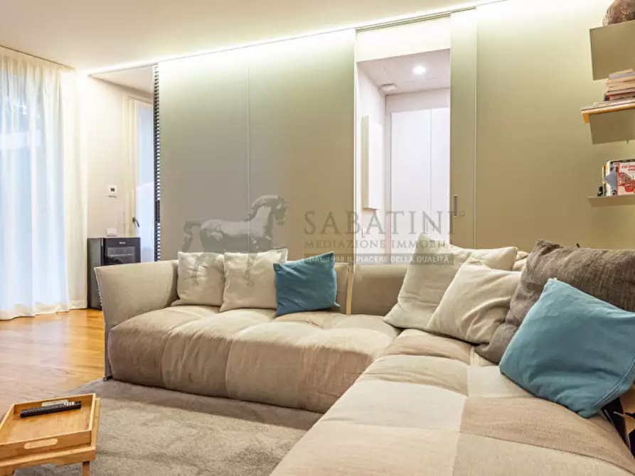 Immagine 7 di Appartamento in vendita  in Viale Monte Grappa 16 a Milano