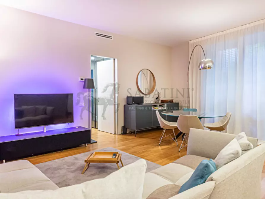 Immagine 8 di Appartamento in vendita  in Viale Monte Grappa 16 a Milano