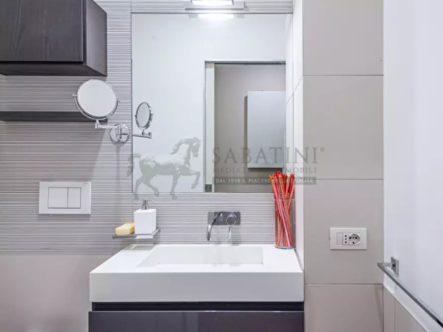 Immagine 20 di Appartamento in vendita  in Viale Monte Grappa 16 a Milano