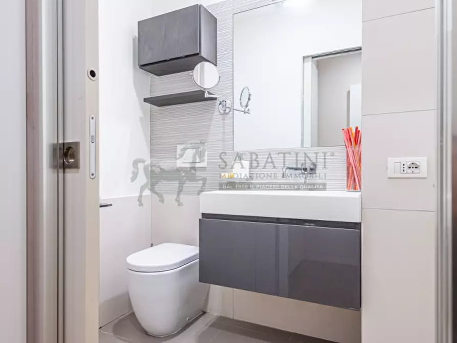 Immagine 21 di Appartamento in vendita  in Viale Monte Grappa 16 a Milano