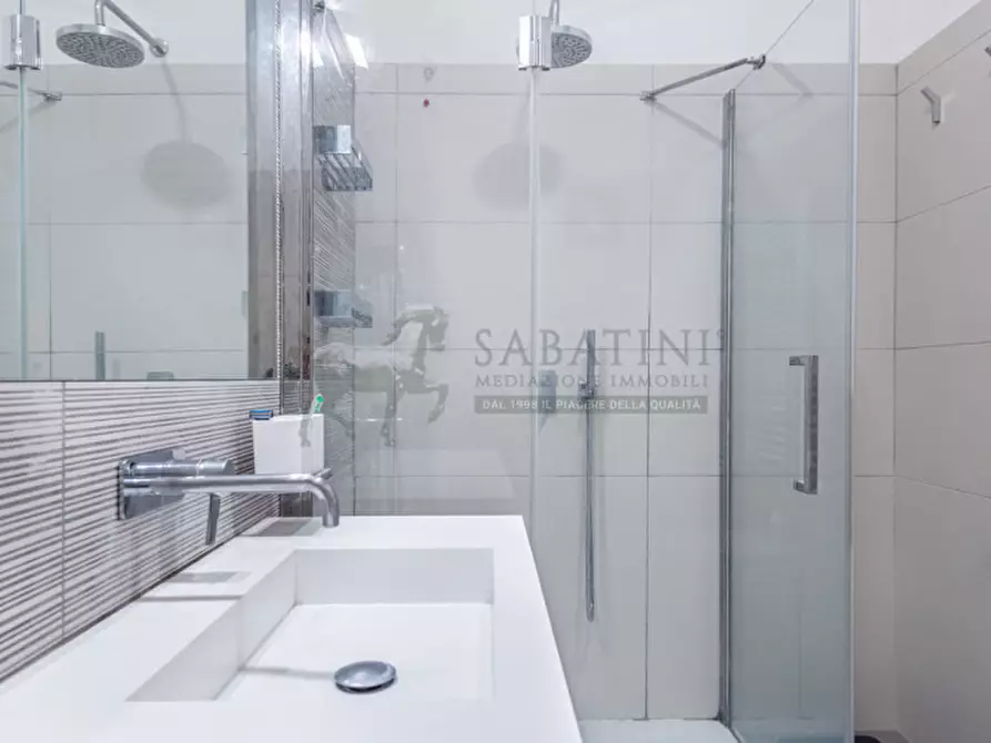 Immagine 22 di Appartamento in vendita  in Viale Monte Grappa 16 a Milano