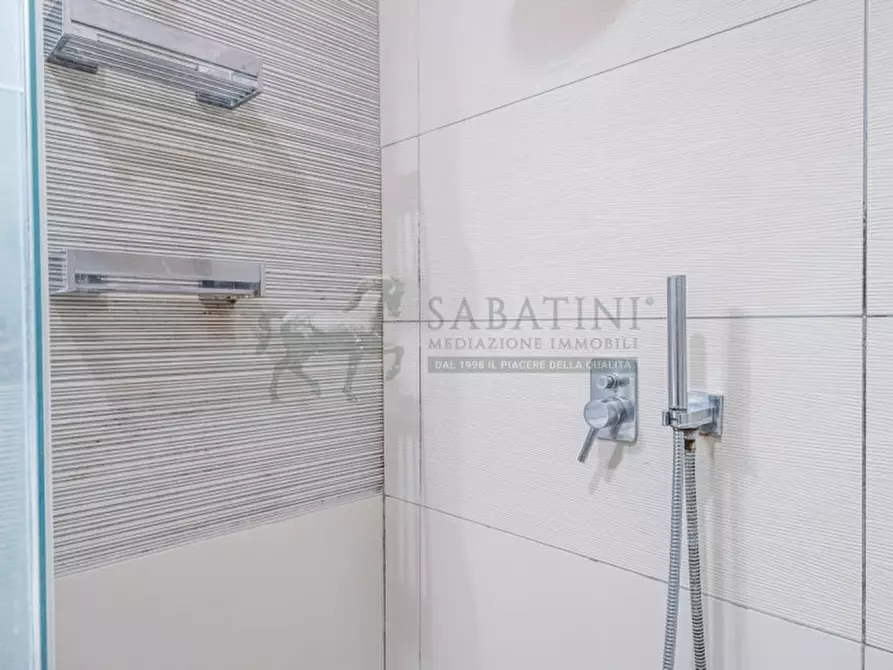 Immagine 23 di Appartamento in vendita  in Viale Monte Grappa 16 a Milano