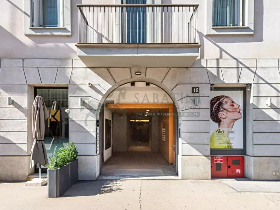 Immagine 41 di Appartamento in vendita  in Viale Monte Grappa 16 a Milano
