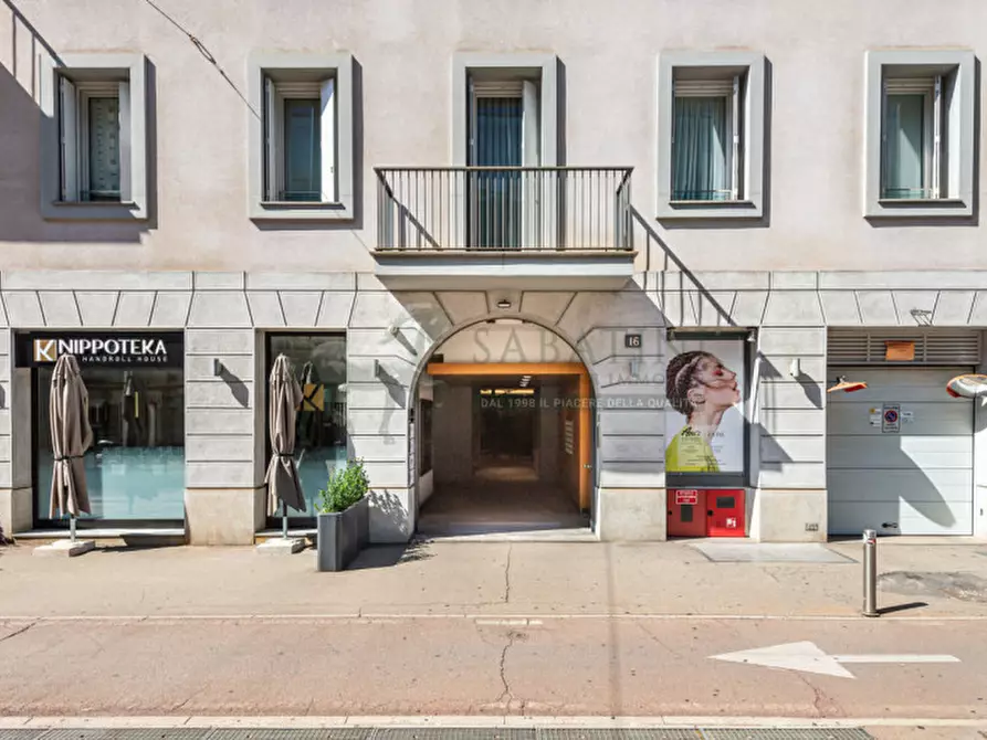 Immagine 43 di Appartamento in vendita  in Viale Monte Grappa 16 a Milano