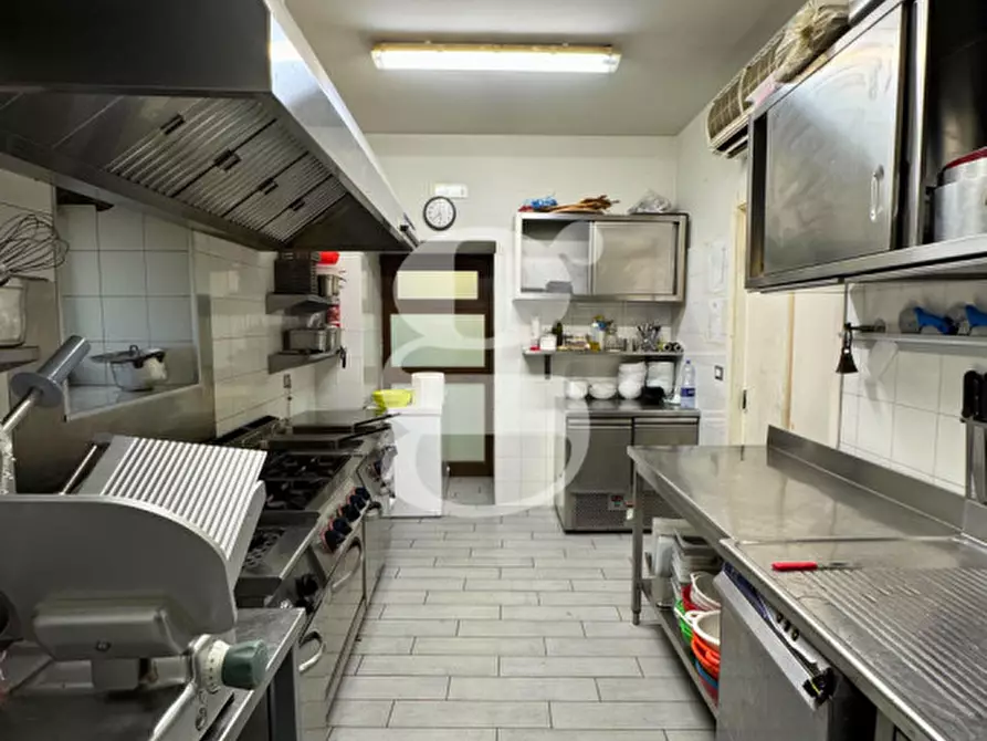 Immagine 29 di Attività commerciale in vendita  in Via Giacomo Medici,N°75 a Milazzo