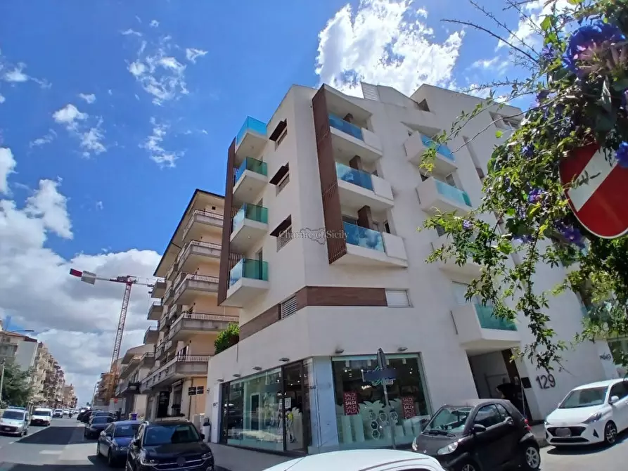 Immagine 6 di Negozio in vendita  a Modica