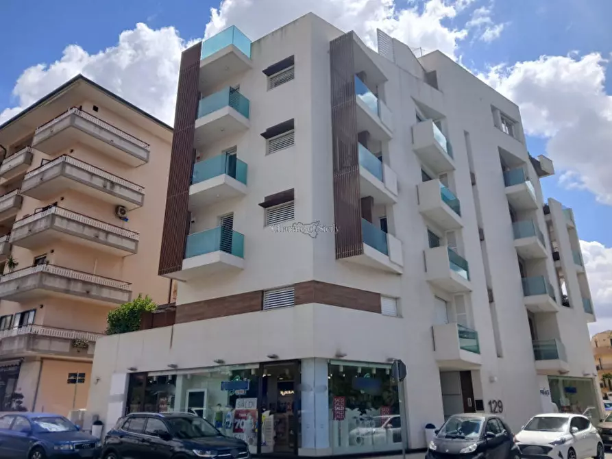 Immagine 13 di Negozio in vendita  a Modica