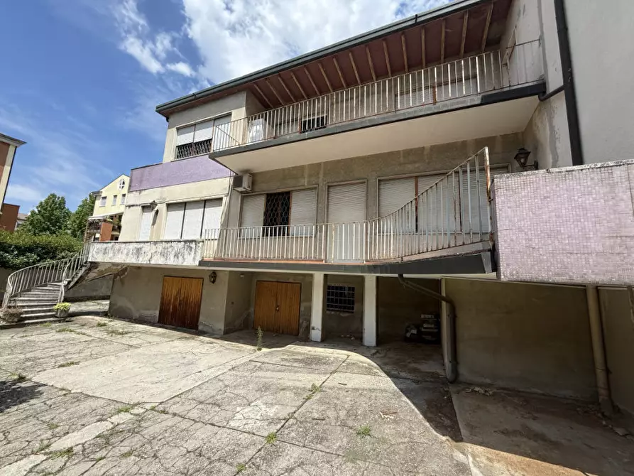 Immagine 2 di Villa in vendita  a Padova