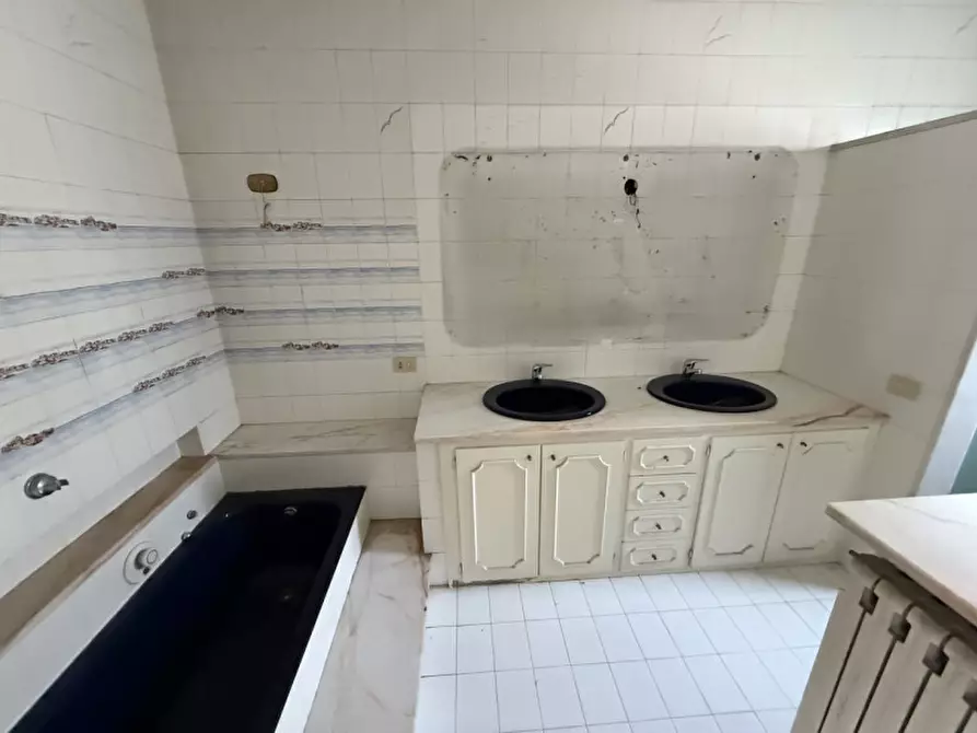 Immagine 17 di Villa in vendita  a Padova