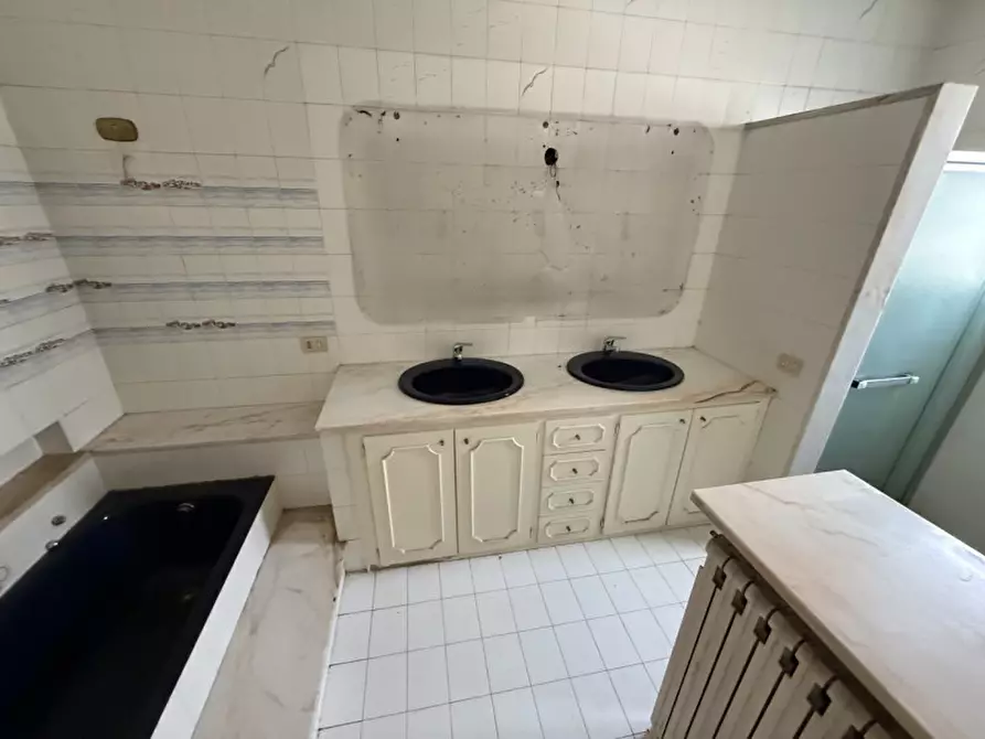 Immagine 18 di Villa in vendita  a Padova