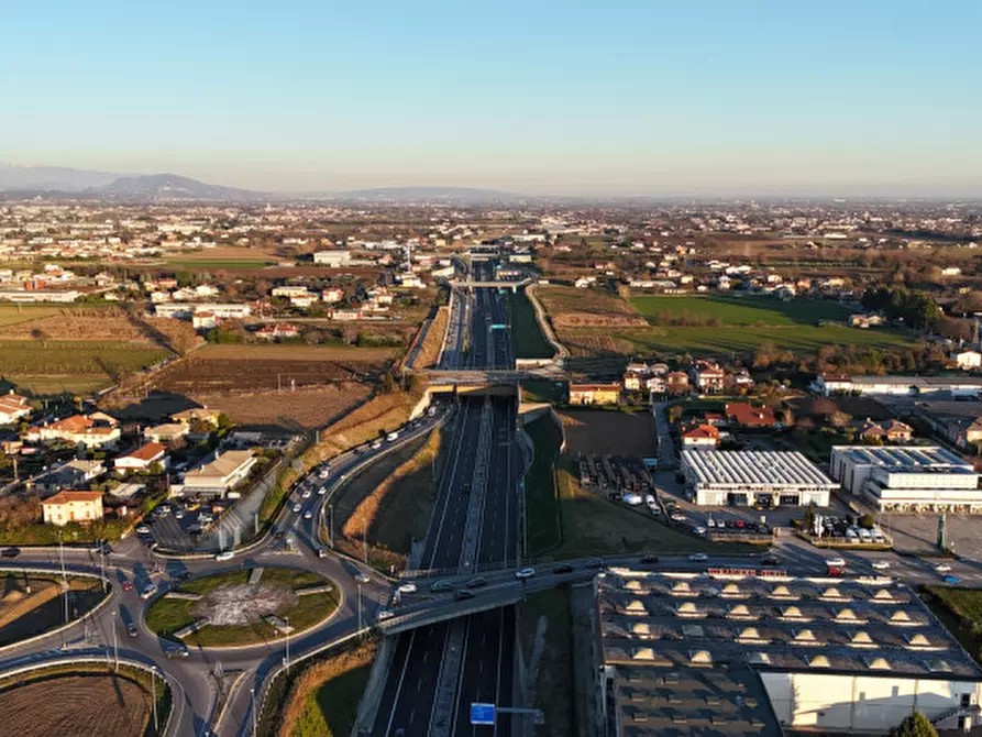 Immagine 2 di Capannone industriale in vendita  in Via Nicodemo Bertorelle a Rosà