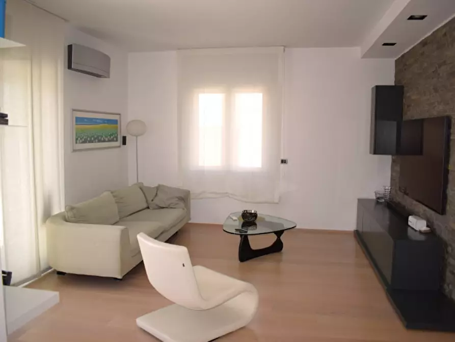 Immagine 2 di Casa bifamiliare in vendita  in Strada Pandolfi a Pescara