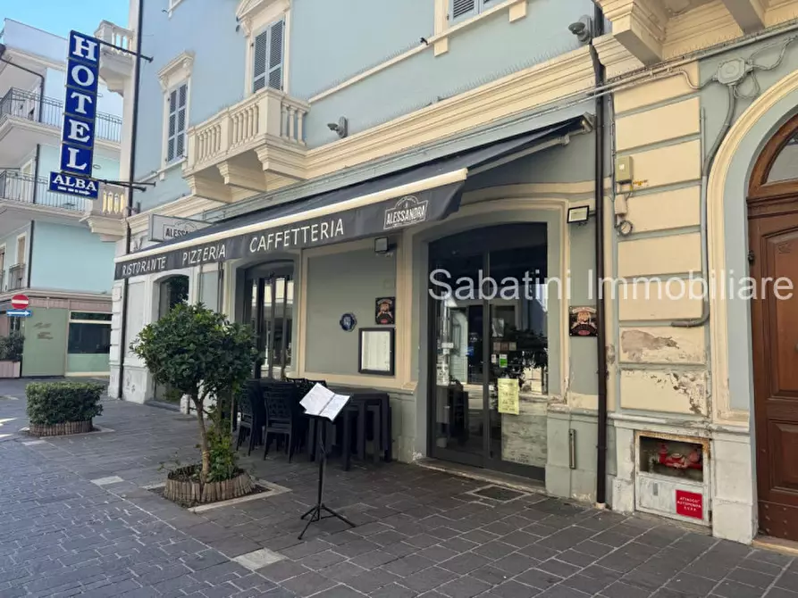 Immagine 3 di Negozio in vendita  in Via Piave, 51 a Pescara