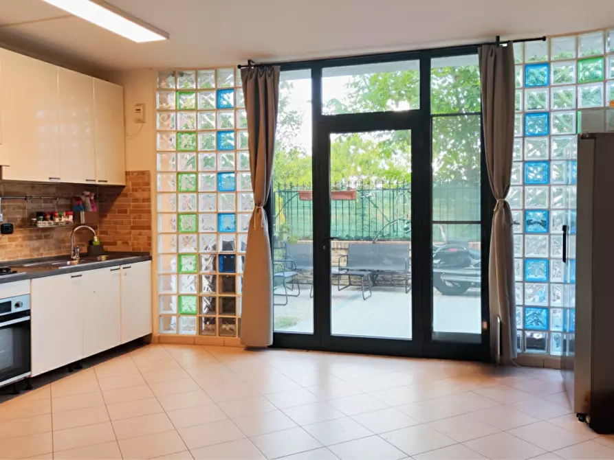 Immagine 2 di Appartamento in vendita  in Strada Traversetolo a Parma