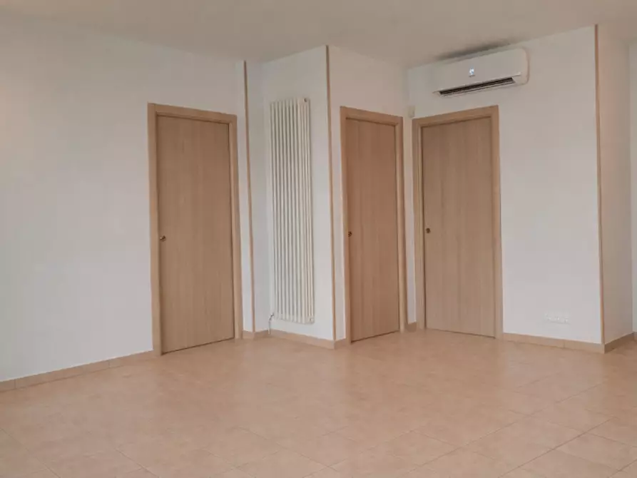 Immagine 5 di Appartamento in vendita  in Strada Traversetolo a Parma