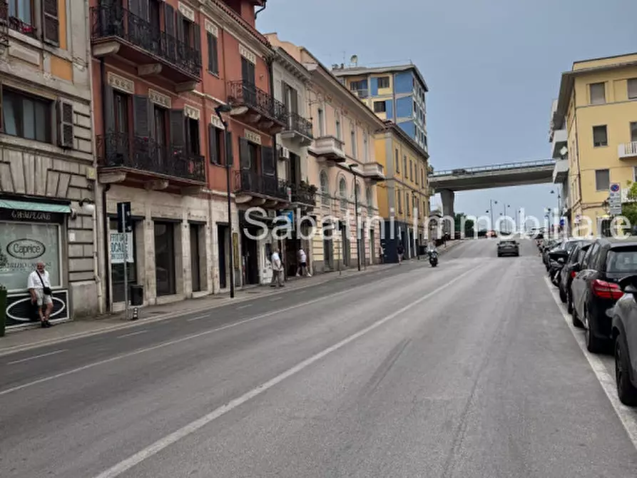 Immagine 4 di Appartamento in vendita  in Piazza Garibaldi, 27 a Pescara