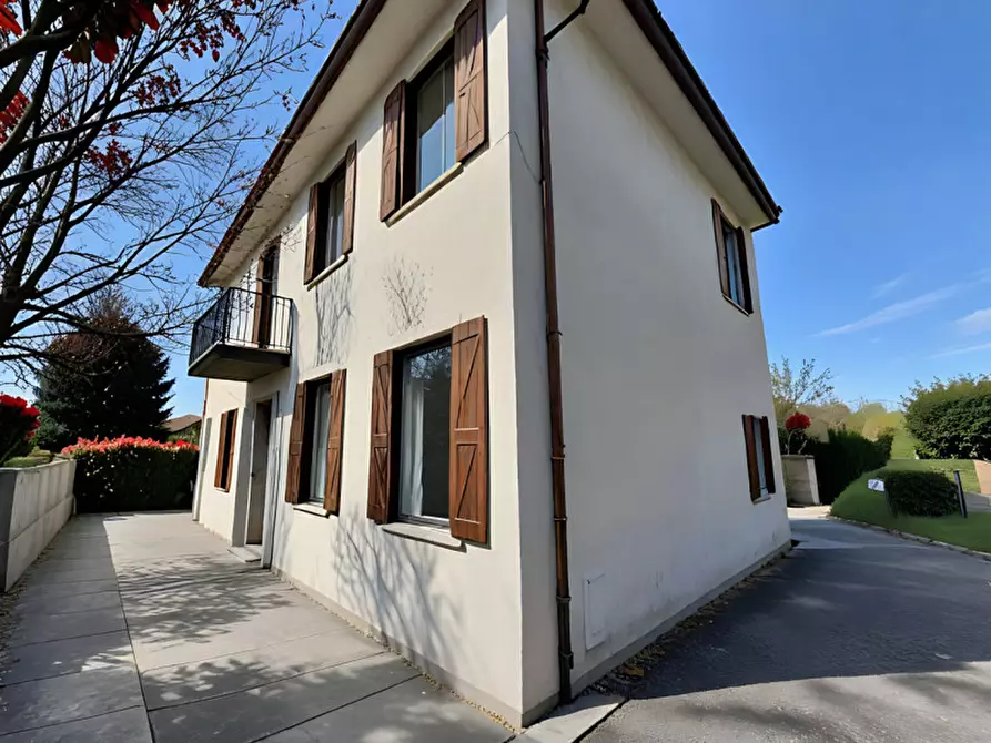 Immagine 1 di Casa indipendente in vendita  in Viale Colli Euganei a Abano Terme