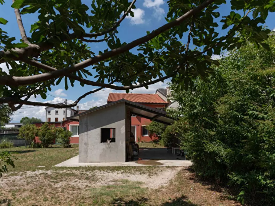 Immagine 3 di Rustico / casale in vendita  in via camposampiero a San Martino Di Lupari