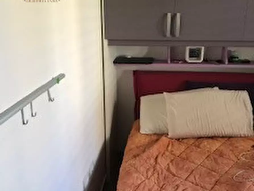 Immagine 11 di Appartamento in vendita  a Urbino