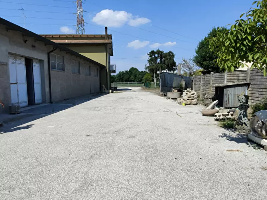 Immagine 8 di Magazzino in vendita  in Via Martiri di Belfiore a Rovigo