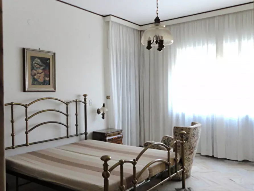 Immagine 5 di Appartamento in vendita  in VIALE  XXIV MAGGIO a Genzano Di Lucania