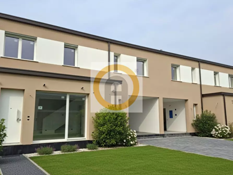 Immagine 1 di Casa bifamiliare in vendita  a Tezze Sul Brenta