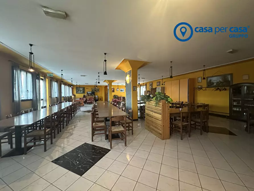 Immagine 2 di Attività commerciale in vendita  in Piazza Commercio 103 a Lusia