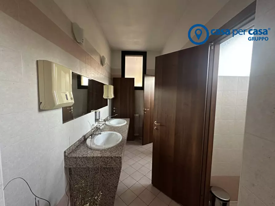 Immagine 21 di Attività commerciale in vendita  in Piazza Commercio 103 a Lusia